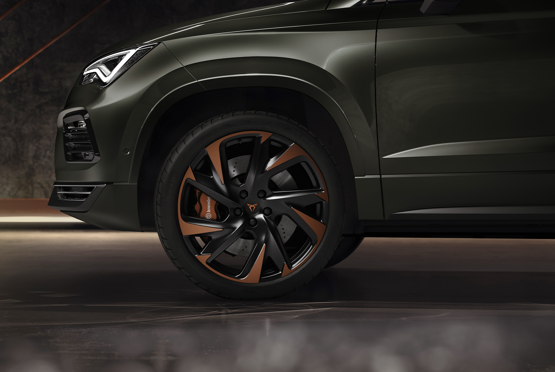 Vue détaillée des jantes Supreme de 20 pouces en copper sur la CUPRA Ateca, mettant en valeur son design audacieux et sophistiqué.